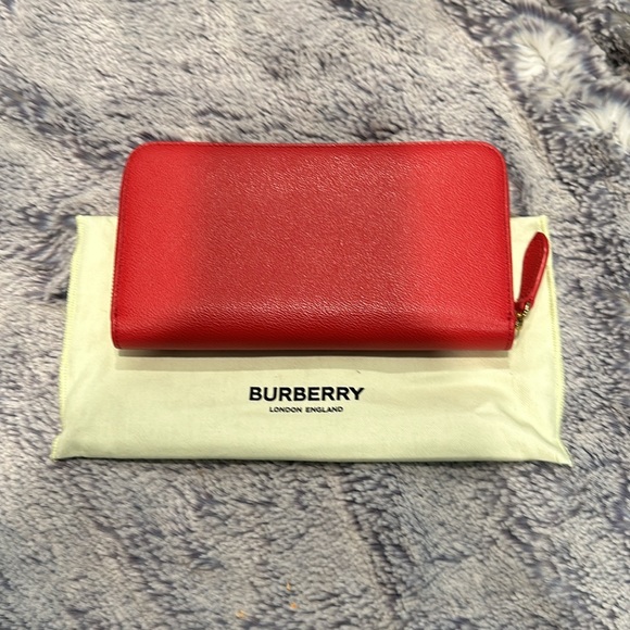 Burberry Elmore Wallet, Red, 5 inside pockets, 12 card slots - Picture 2 of 8